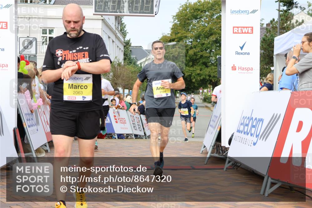 31.08.2025 - 21. Blankeneser Heldenlauf Strokosch-Dieckow http://msf.ph/oto/8647320 31.08.2025 10:19:29 Ziel 2396, 2194, 2592, 2063, 2073 meine-sportfotos.de