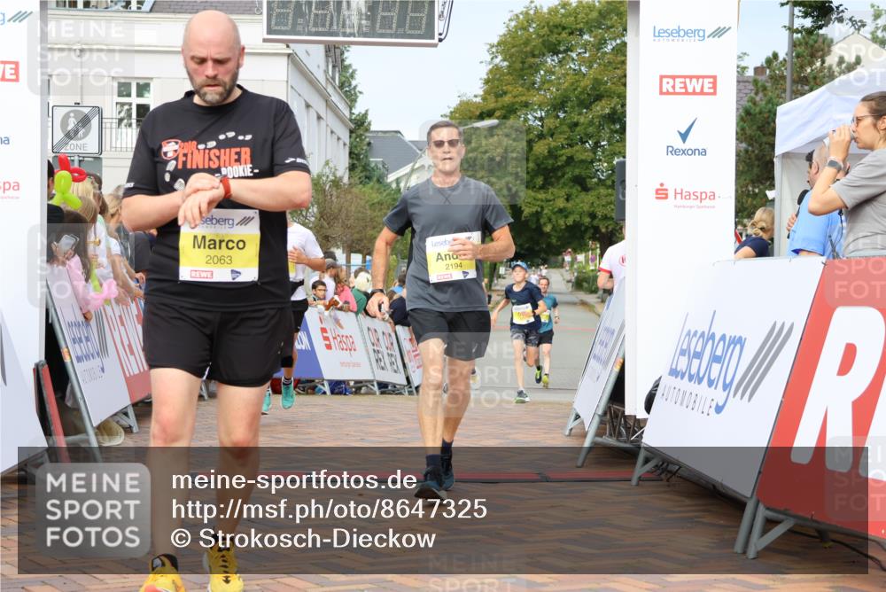 31.08.2025 - 21. Blankeneser Heldenlauf Strokosch-Dieckow http://msf.ph/oto/8647325 31.08.2025 10:19:28 Ziel 2396, 2474, 2194, 2592, 2063 meine-sportfotos.de