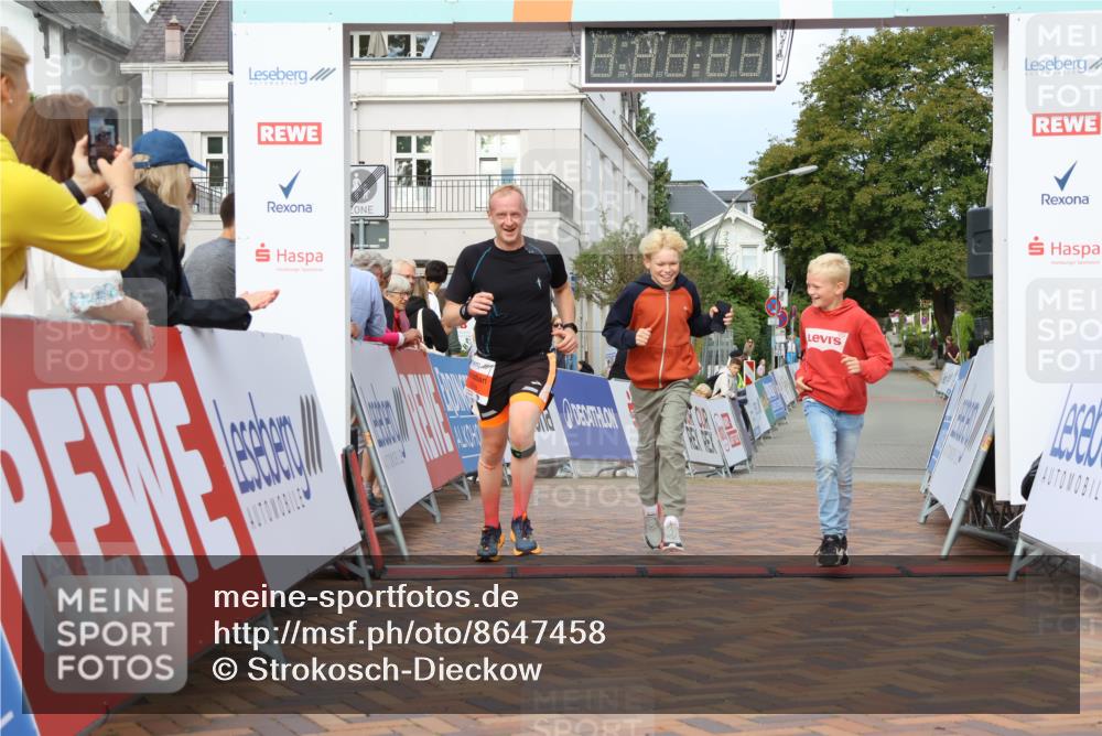 31.08.2025 - 21. Blankeneser Heldenlauf Strokosch-Dieckow http://msf.ph/oto/8647458 31.08.2025 09:49:15 Ziel 1045, 1028 meine-sportfotos.de