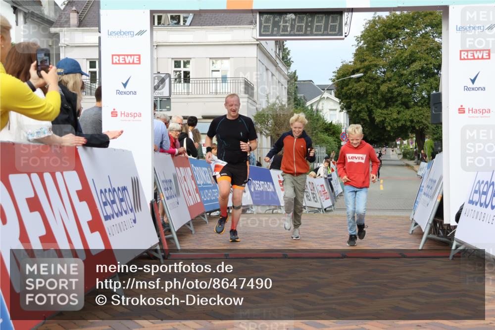 31.08.2025 - 21. Blankeneser Heldenlauf Strokosch-Dieckow http://msf.ph/oto/8647490 31.08.2025 09:49:15 Ziel 1045, 1028 meine-sportfotos.de