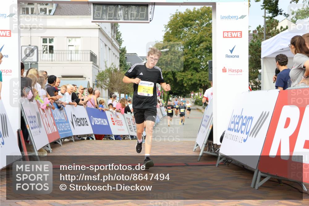 31.08.2025 - 21. Blankeneser Heldenlauf Strokosch-Dieckow http://msf.ph/oto/8647494 31.08.2025 10:19:19 Ziel 2710, 2474 meine-sportfotos.de