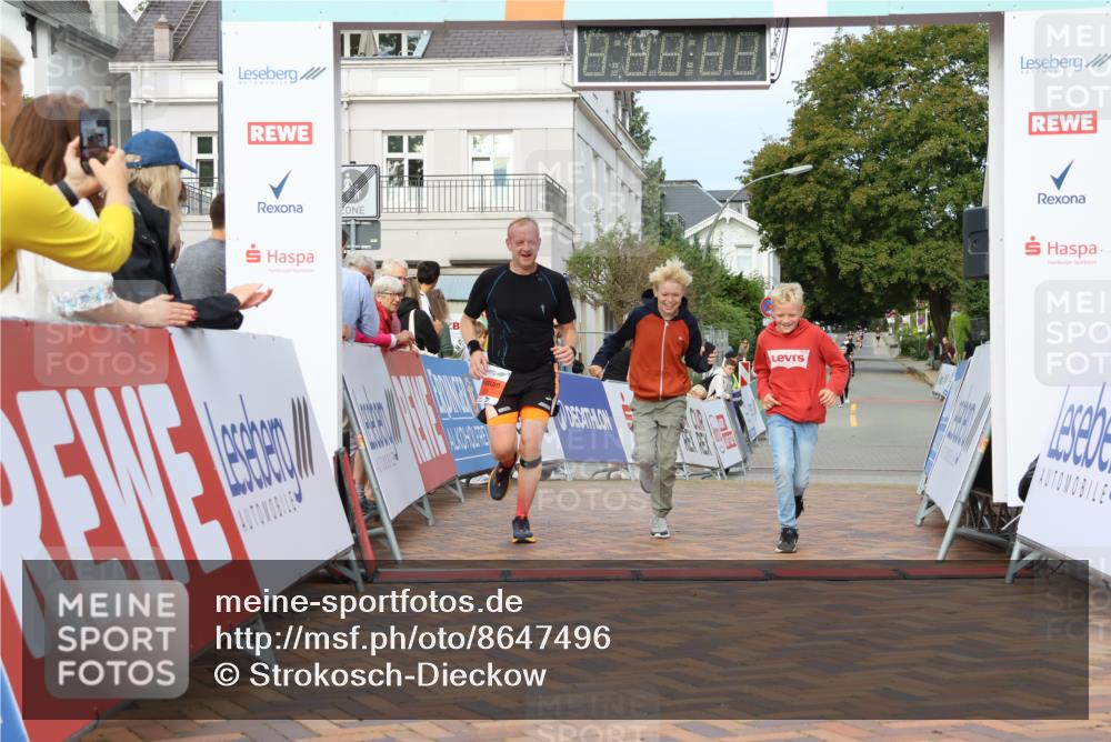 31.08.2025 - 21. Blankeneser Heldenlauf Strokosch-Dieckow http://msf.ph/oto/8647496 31.08.2025 09:49:15 Ziel 1045, 1028 meine-sportfotos.de
