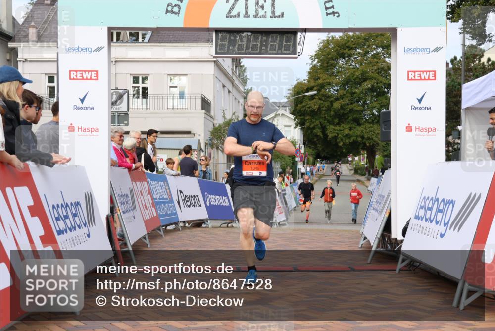 31.08.2025 - 21. Blankeneser Heldenlauf Strokosch-Dieckow http://msf.ph/oto/8647528 31.08.2025 09:49:08 Ziel 1045 meine-sportfotos.de