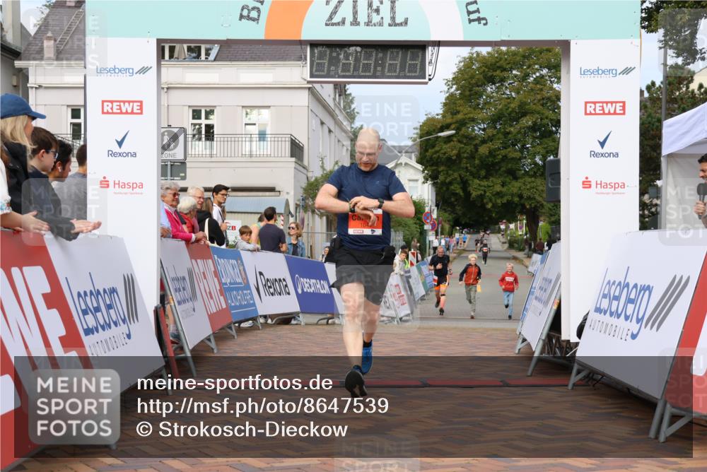 31.08.2025 - 21. Blankeneser Heldenlauf Strokosch-Dieckow http://msf.ph/oto/8647539 31.08.2025 09:49:08 Ziel 1045 meine-sportfotos.de