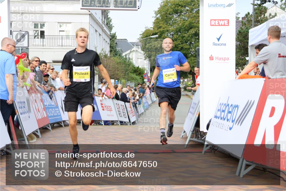 31.08.2025 - 21. Blankeneser Heldenlauf Strokosch-Dieckow http://msf.ph/oto/8647650 31.08.2025 10:18:46 Ziel 2395, 2238, 2379 meine-sportfotos.de