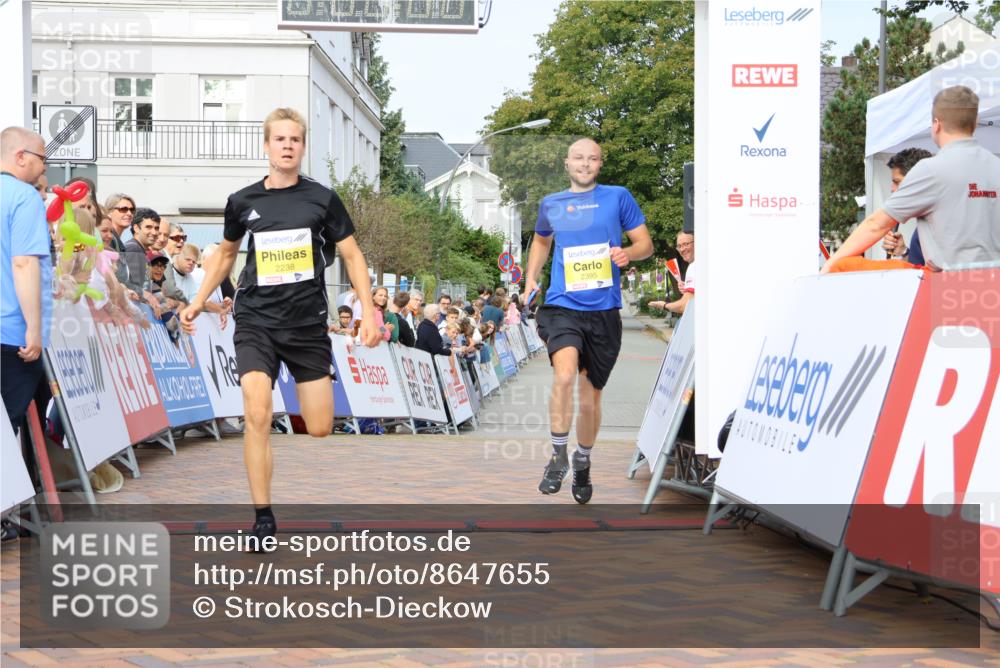 31.08.2025 - 21. Blankeneser Heldenlauf Strokosch-Dieckow http://msf.ph/oto/8647655 31.08.2025 10:18:46 Ziel 2395, 2238, 2379 meine-sportfotos.de