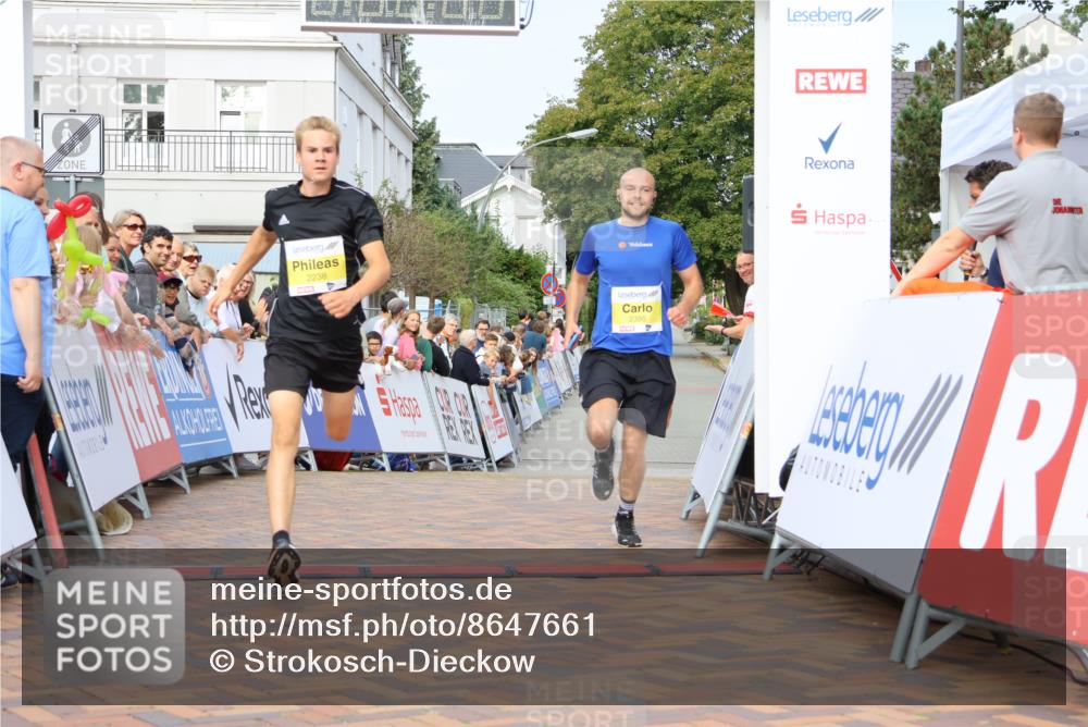 31.08.2025 - 21. Blankeneser Heldenlauf Strokosch-Dieckow http://msf.ph/oto/8647661 31.08.2025 10:18:46 Ziel 2395, 2238, 2379 meine-sportfotos.de
