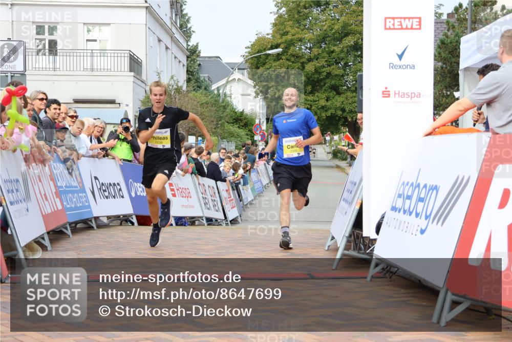 31.08.2025 - 21. Blankeneser Heldenlauf Strokosch-Dieckow http://msf.ph/oto/8647699 31.08.2025 10:18:45 Ziel 2395, 2238, 2379 meine-sportfotos.de