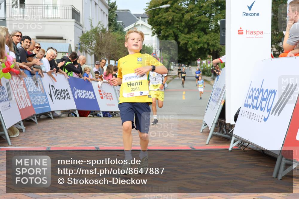 31.08.2025 - 21. Blankeneser Heldenlauf Strokosch-Dieckow http://msf.ph/oto/8647887 31.08.2025 10:18:35 Ziel 2480, 2448, 2264, 2537 meine-sportfotos.de