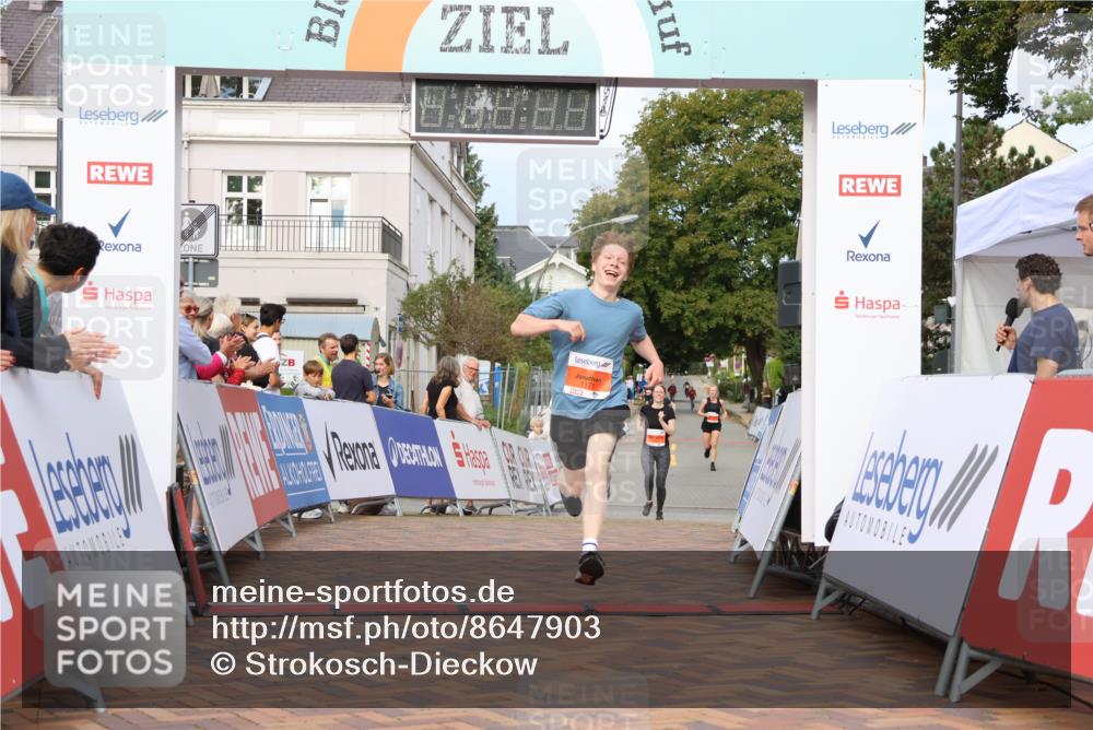 31.08.2025 - 21. Blankeneser Heldenlauf Strokosch-Dieckow http://msf.ph/oto/8647903 31.08.2025 09:48:44 Ziel 1171, 1128, 1129 meine-sportfotos.de
