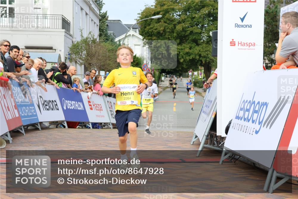 31.08.2025 - 21. Blankeneser Heldenlauf Strokosch-Dieckow http://msf.ph/oto/8647928 31.08.2025 10:18:35 Ziel 2480, 2448, 2264, 2537 meine-sportfotos.de