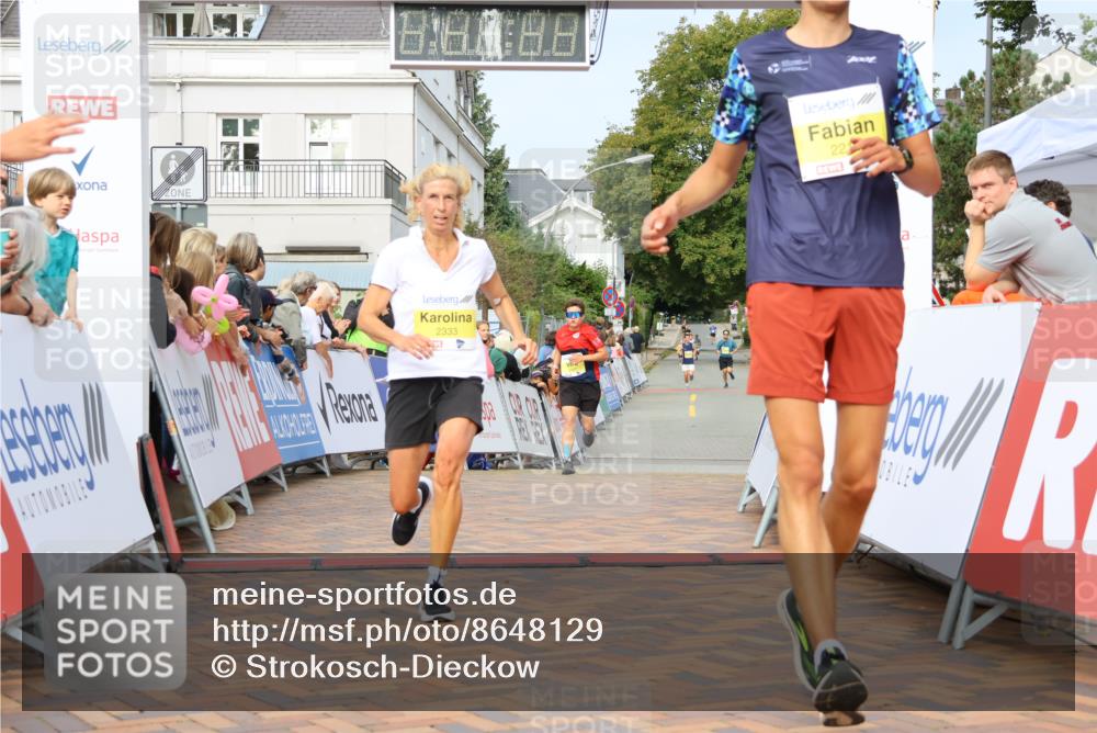 31.08.2025 - 21. Blankeneser Heldenlauf Strokosch-Dieckow http://msf.ph/oto/8648129 31.08.2025 10:18:18 Ziel 2218, 2333, 2347 meine-sportfotos.de