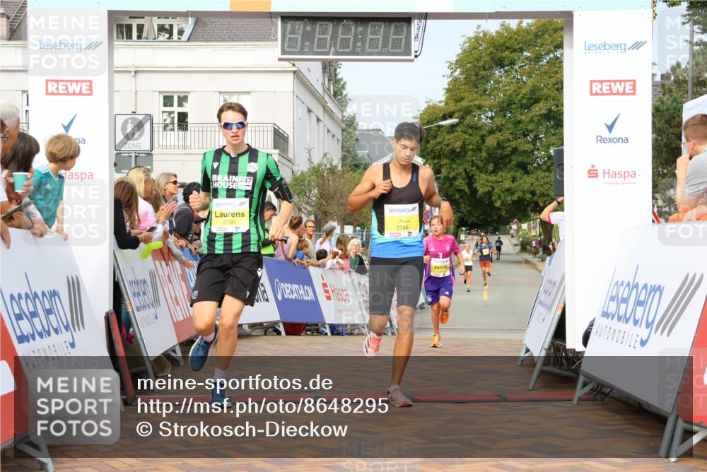 31.08.2025 - 21. Blankeneser Heldenlauf Strokosch-Dieckow http://msf.ph/oto/8648295 31.08.2025 10:18:07 Ziel 2746, 2341, 2100 meine-sportfotos.de