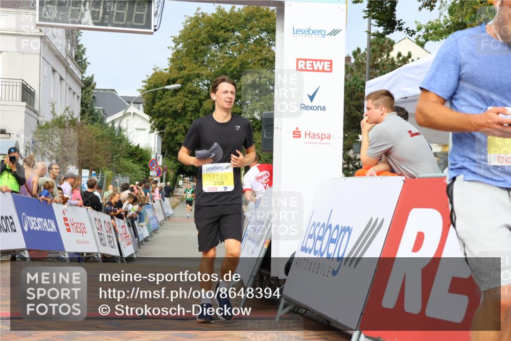 31.08.2025 - 21. Blankeneser Heldenlauf Strokosch-Dieckow http://msf.ph/oto/8648394 31.08.2025 10:17:56 Ziel 2728, 2711, 2420 meine-sportfotos.de