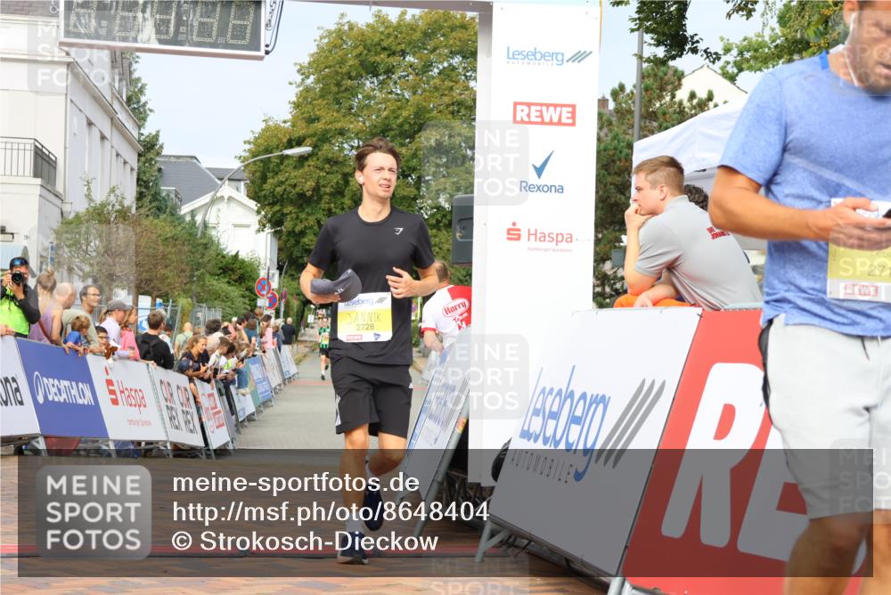 31.08.2025 - 21. Blankeneser Heldenlauf Strokosch-Dieckow http://msf.ph/oto/8648404 31.08.2025 10:17:56 Ziel 2728, 2711, 2420 meine-sportfotos.de