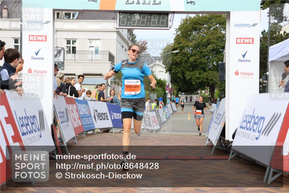 31.08.2025 - 21. Blankeneser Heldenlauf Strokosch-Dieckow http://msf.ph/oto/8648428 31.08.2025 09:47:34 Ziel 1149, 1004, 1142 meine-sportfotos.de