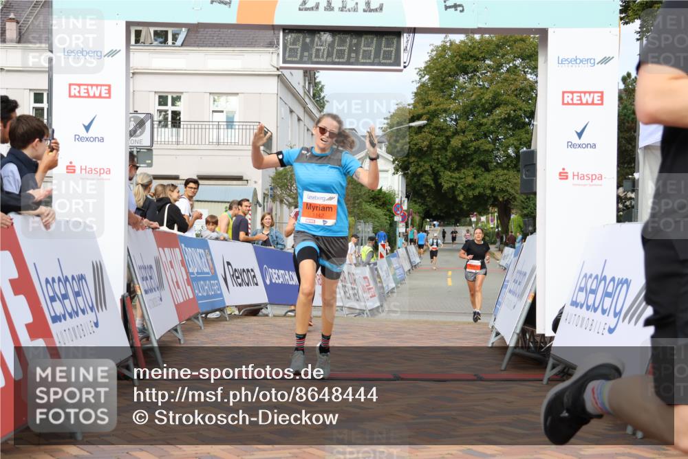 31.08.2025 - 21. Blankeneser Heldenlauf Strokosch-Dieckow http://msf.ph/oto/8648444 31.08.2025 09:47:34 Ziel 1149, 1004, 1142 meine-sportfotos.de