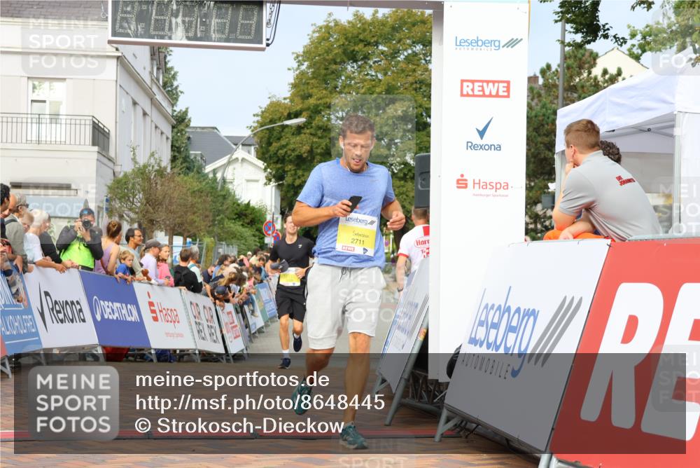 31.08.2025 - 21. Blankeneser Heldenlauf Strokosch-Dieckow http://msf.ph/oto/8648445 31.08.2025 10:17:53 Ziel 2728, 2711, 2420 meine-sportfotos.de