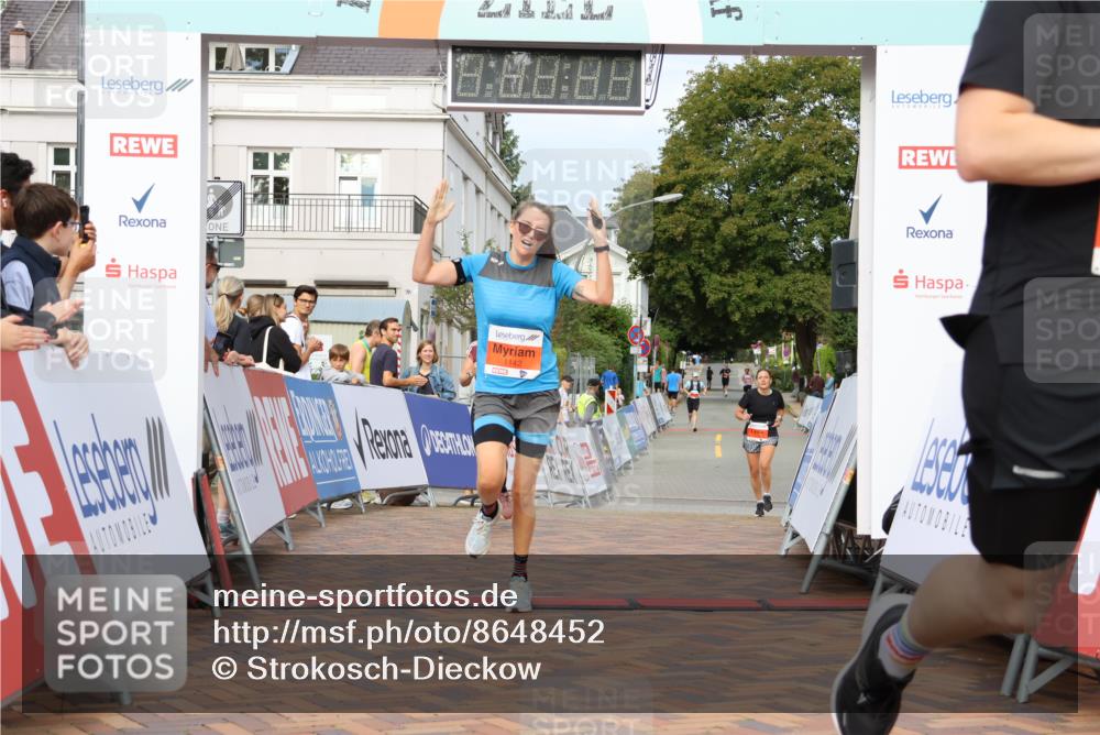 31.08.2025 - 21. Blankeneser Heldenlauf Strokosch-Dieckow http://msf.ph/oto/8648452 31.08.2025 09:47:34 Ziel 1149, 1004, 1142 meine-sportfotos.de