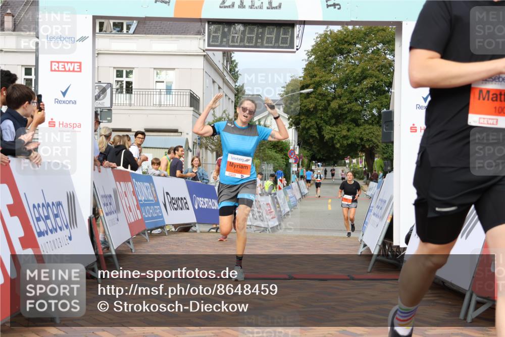 31.08.2025 - 21. Blankeneser Heldenlauf Strokosch-Dieckow http://msf.ph/oto/8648459 31.08.2025 09:47:34 Ziel 1149, 1004, 1142 meine-sportfotos.de