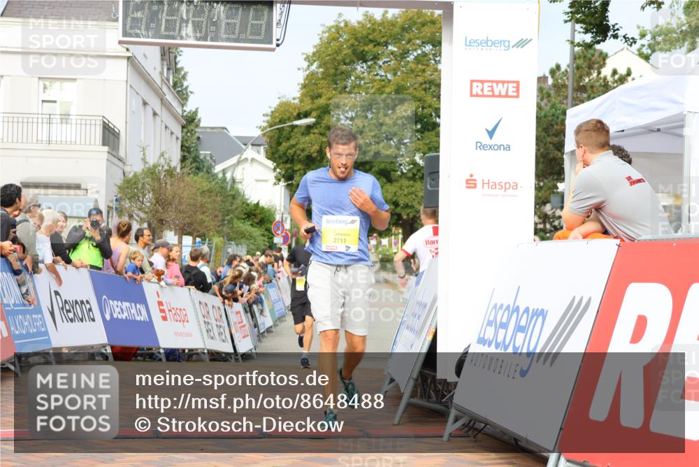 31.08.2025 - 21. Blankeneser Heldenlauf Strokosch-Dieckow http://msf.ph/oto/8648488 31.08.2025 10:17:53 Ziel 2728, 2711, 2420 meine-sportfotos.de