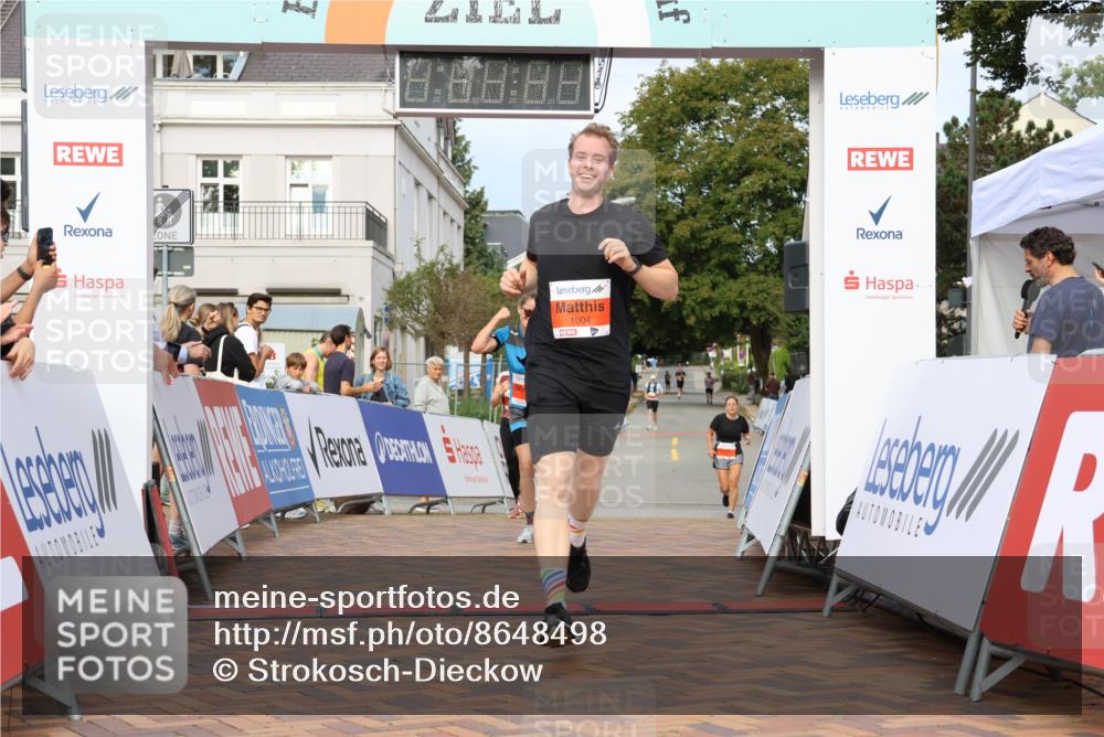 31.08.2025 - 21. Blankeneser Heldenlauf Strokosch-Dieckow http://msf.ph/oto/8648498 31.08.2025 09:47:33 Ziel 1149, 1004, 1142 meine-sportfotos.de
