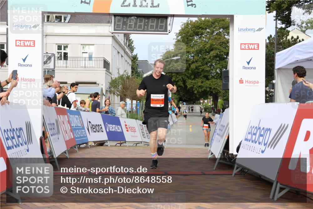 31.08.2025 - 21. Blankeneser Heldenlauf Strokosch-Dieckow http://msf.ph/oto/8648558 31.08.2025 09:47:33 Ziel 1149, 1004, 1142 meine-sportfotos.de