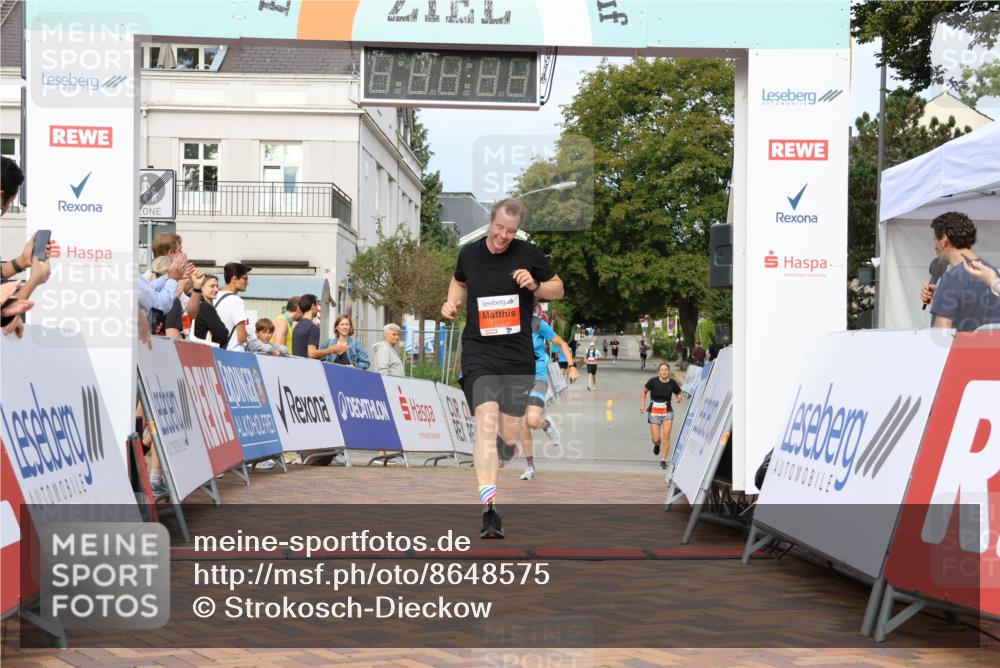 31.08.2025 - 21. Blankeneser Heldenlauf Strokosch-Dieckow http://msf.ph/oto/8648575 31.08.2025 09:47:32 Ziel 1149, 1004, 1142 meine-sportfotos.de