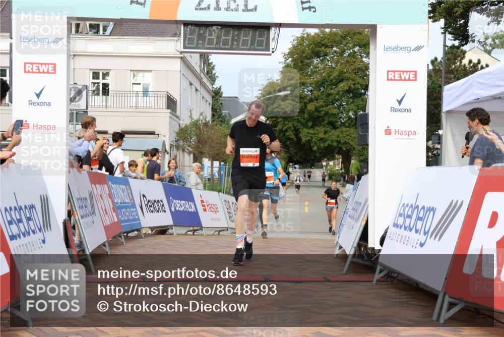 31.08.2025 - 21. Blankeneser Heldenlauf Strokosch-Dieckow http://msf.ph/oto/8648593 31.08.2025 09:47:32 Ziel 1149, 1004, 1142 meine-sportfotos.de