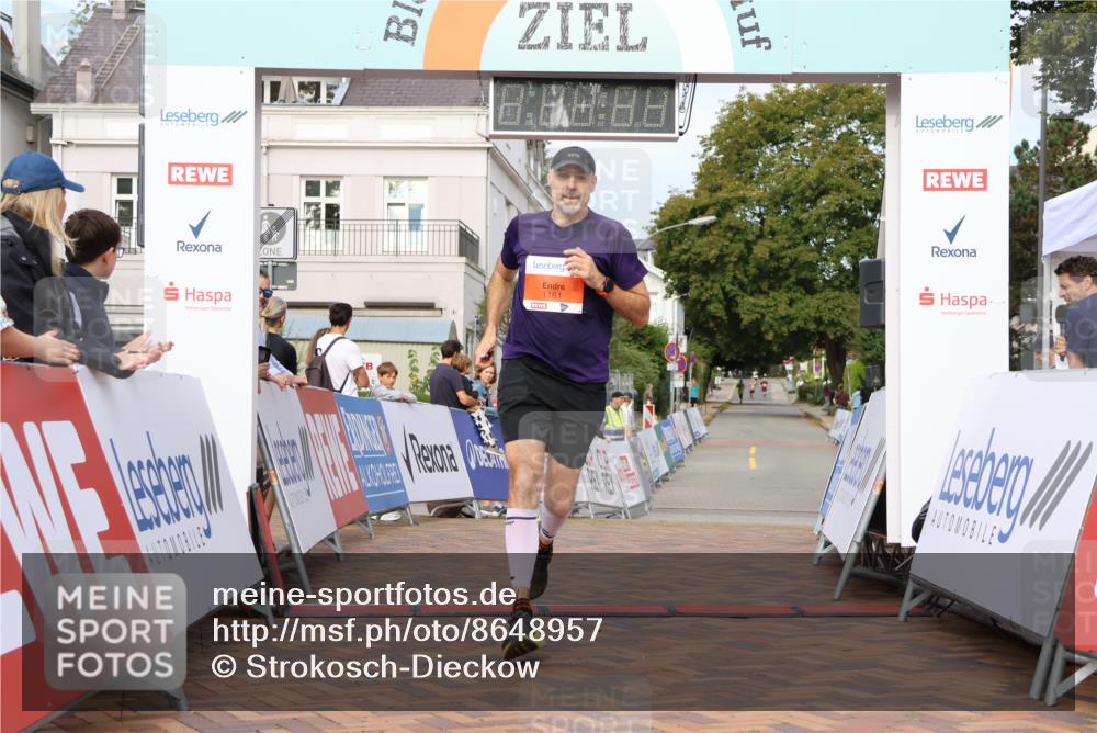 31.08.2025 - 21. Blankeneser Heldenlauf Strokosch-Dieckow http://msf.ph/oto/8648957 31.08.2025 09:45:42 Ziel 1027, 1161 meine-sportfotos.de