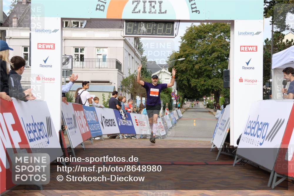 31.08.2025 - 21. Blankeneser Heldenlauf Strokosch-Dieckow http://msf.ph/oto/8648980 31.08.2025 09:45:40 Ziel 1027, 1161 meine-sportfotos.de