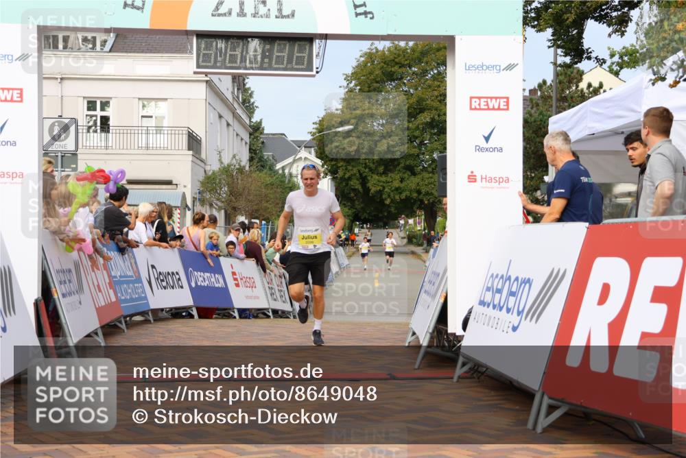 31.08.2025 - 21. Blankeneser Heldenlauf Strokosch-Dieckow http://msf.ph/oto/8649048 31.08.2025 10:15:14 Ziel 2098 meine-sportfotos.de