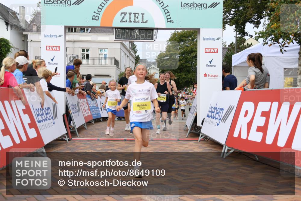 31.08.2025 - 21. Blankeneser Heldenlauf Strokosch-Dieckow http://msf.ph/oto/8649109 31.08.2025 10:34:39 Ziel 2110, 2021, 2424, 2668, 2669, 2667, 2298, 2349, 2350, 2090, 2083 meine-sportfotos.de