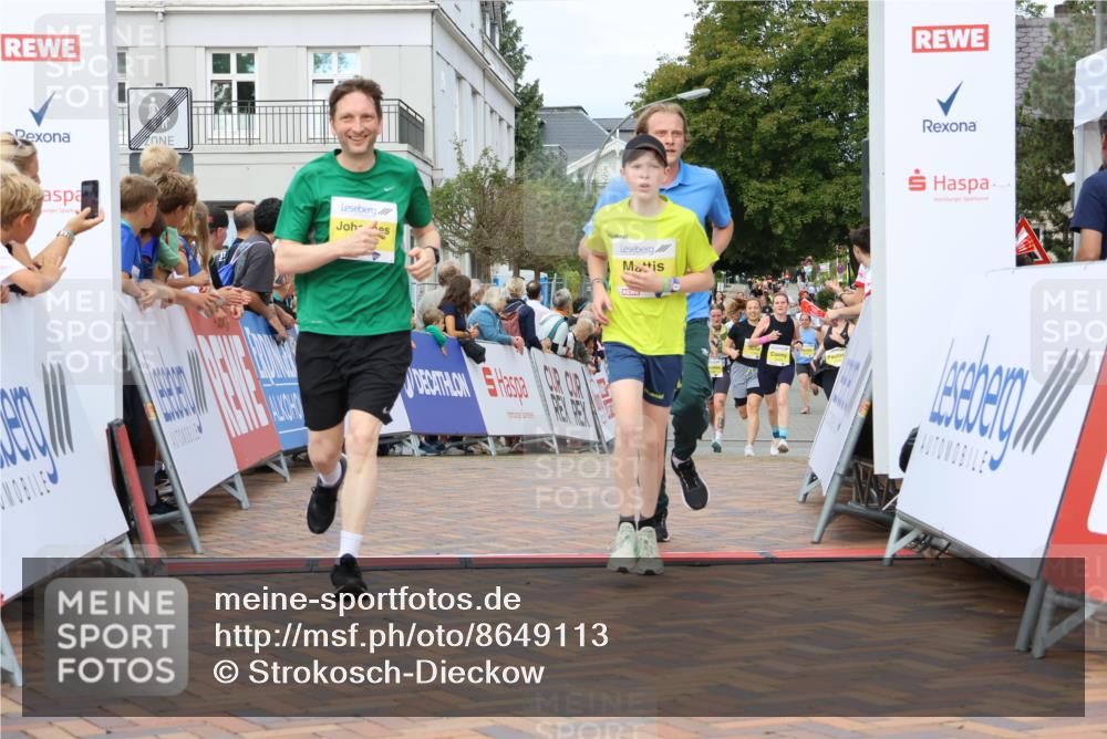 31.08.2025 - 21. Blankeneser Heldenlauf Strokosch-Dieckow http://msf.ph/oto/8649113 31.08.2025 10:34:35 Ziel 2110, 2424, 2668, 2669, 2667, 2090, 2083 meine-sportfotos.de