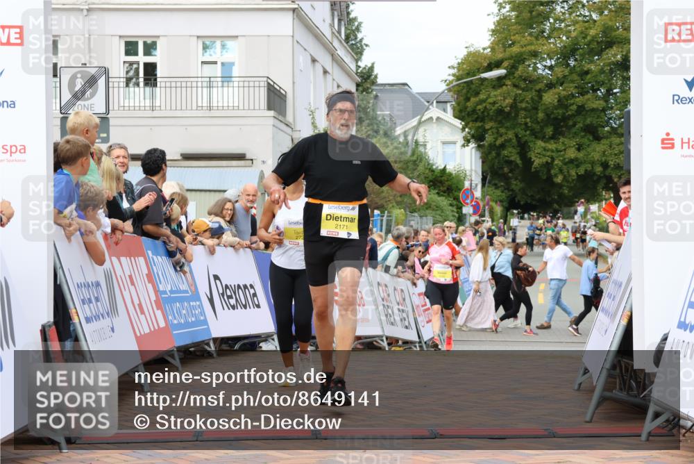 31.08.2025 - 21. Blankeneser Heldenlauf Strokosch-Dieckow http://msf.ph/oto/8649141 31.08.2025 10:34:07 Ziel 2378, 2563, 2724, 2120, 2171 meine-sportfotos.de