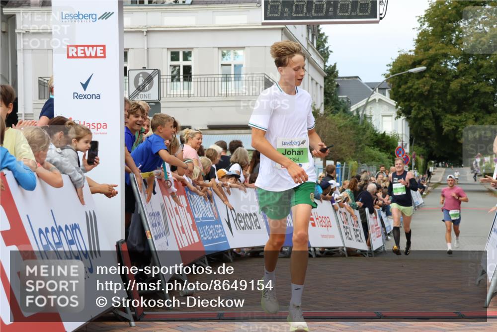 31.08.2025 - 21. Blankeneser Heldenlauf Strokosch-Dieckow http://msf.ph/oto/8649154 31.08.2025 10:50:27 Ziel 3699, 3354, 3564 meine-sportfotos.de