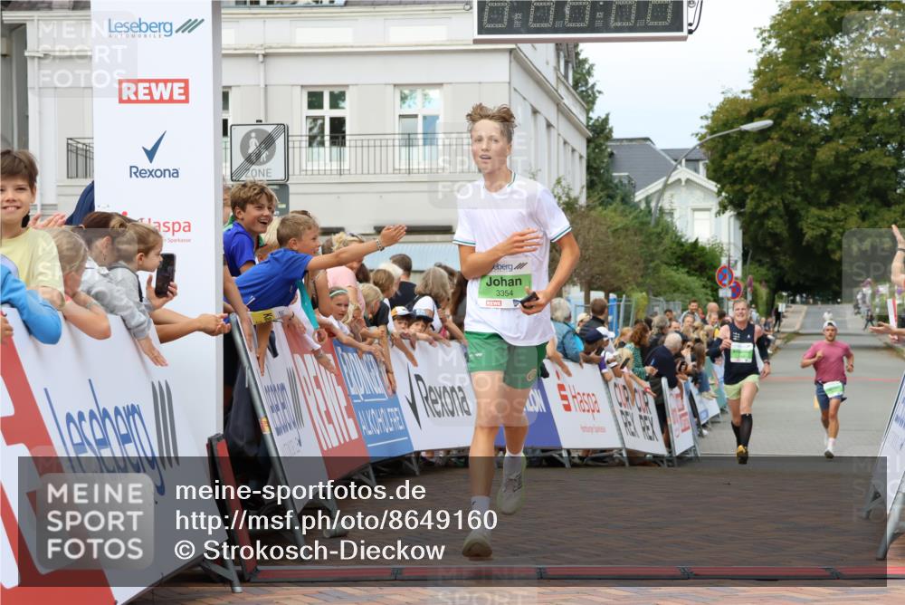 31.08.2025 - 21. Blankeneser Heldenlauf Strokosch-Dieckow http://msf.ph/oto/8649160 31.08.2025 10:50:27 Ziel 3699, 3354, 3564 meine-sportfotos.de