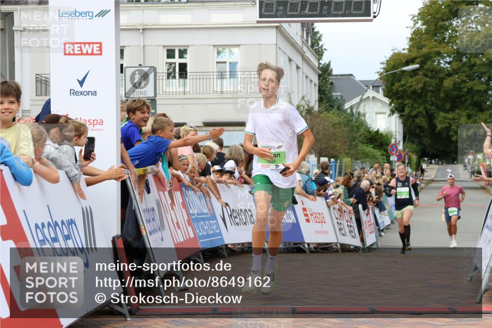 31.08.2025 - 21. Blankeneser Heldenlauf Strokosch-Dieckow http://msf.ph/oto/8649162 31.08.2025 10:50:27 Ziel 3699, 3354, 3564 meine-sportfotos.de