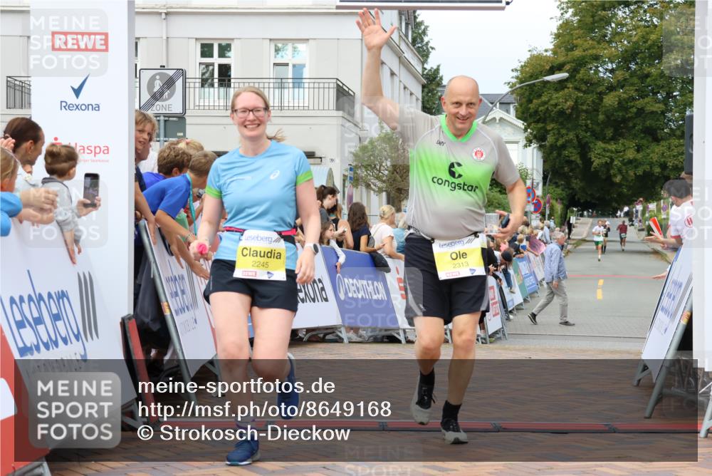 31.08.2025 - 21. Blankeneser Heldenlauf Strokosch-Dieckow http://msf.ph/oto/8649168 31.08.2025 10:50:11 Ziel 2315, 2245, 2313 meine-sportfotos.de