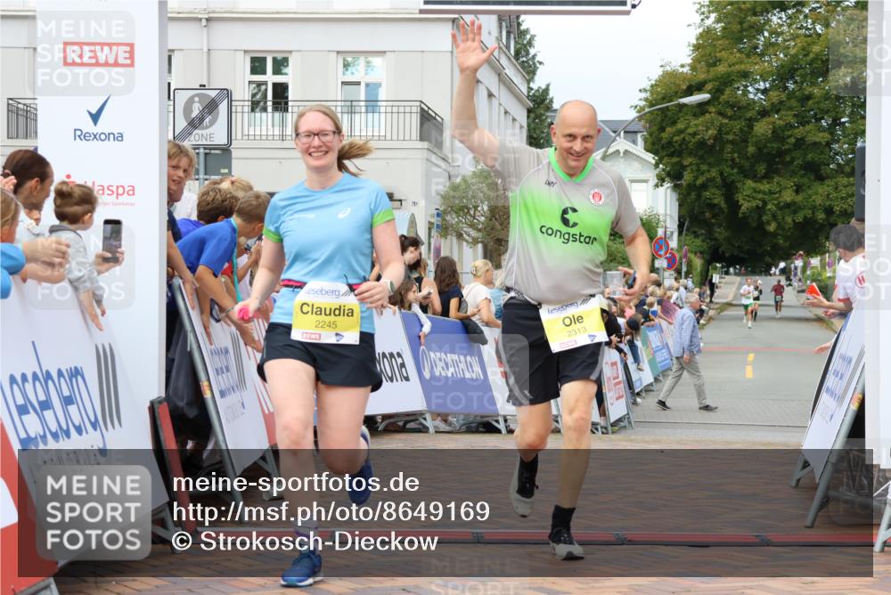 31.08.2025 - 21. Blankeneser Heldenlauf Strokosch-Dieckow http://msf.ph/oto/8649169 31.08.2025 10:50:11 Ziel 2315, 2245, 2313 meine-sportfotos.de