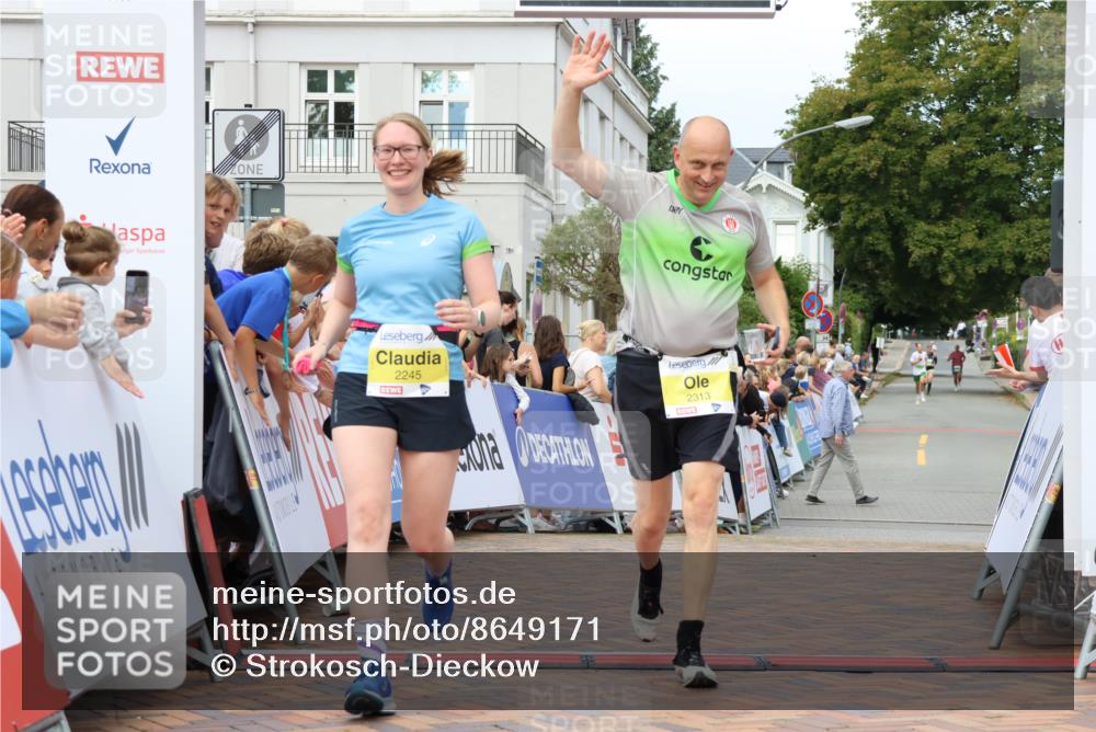 31.08.2025 - 21. Blankeneser Heldenlauf Strokosch-Dieckow http://msf.ph/oto/8649171 31.08.2025 10:50:11 Ziel 2315, 2245, 2313 meine-sportfotos.de