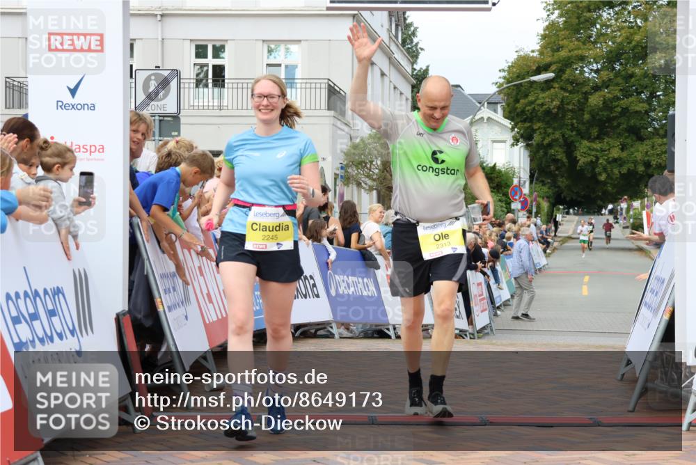 31.08.2025 - 21. Blankeneser Heldenlauf Strokosch-Dieckow http://msf.ph/oto/8649173 31.08.2025 10:50:10 Ziel 2315, 2245, 2313, 3038, 3685 meine-sportfotos.de