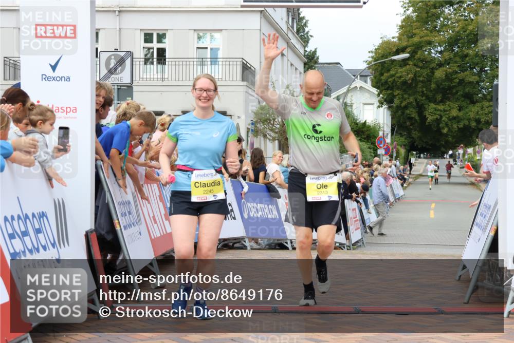 31.08.2025 - 21. Blankeneser Heldenlauf Strokosch-Dieckow http://msf.ph/oto/8649176 31.08.2025 10:50:10 Ziel 2315, 2245, 2313, 3038, 3685 meine-sportfotos.de