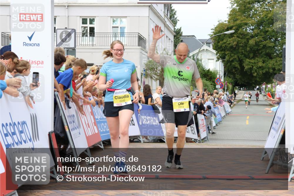 31.08.2025 - 21. Blankeneser Heldenlauf Strokosch-Dieckow http://msf.ph/oto/8649182 31.08.2025 10:50:10 Ziel 2315, 2245, 2313, 3038, 3685 meine-sportfotos.de