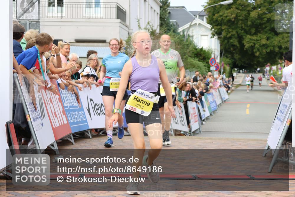 31.08.2025 - 21. Blankeneser Heldenlauf Strokosch-Dieckow http://msf.ph/oto/8649186 31.08.2025 10:50:08 Ziel 2315, 2245, 2313, 3038, 3685 meine-sportfotos.de