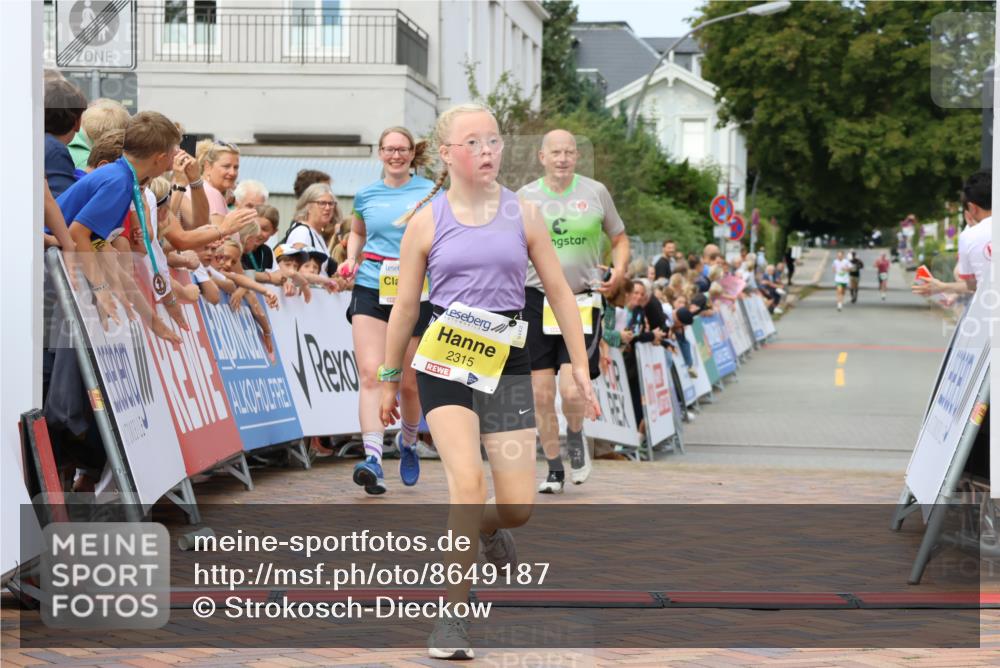 31.08.2025 - 21. Blankeneser Heldenlauf Strokosch-Dieckow http://msf.ph/oto/8649187 31.08.2025 10:50:08 Ziel 2315, 2245, 2313, 3038, 3685 meine-sportfotos.de