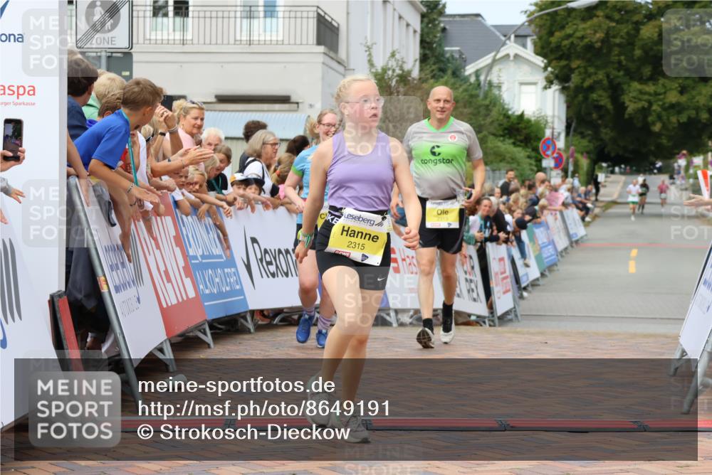 31.08.2025 - 21. Blankeneser Heldenlauf Strokosch-Dieckow http://msf.ph/oto/8649191 31.08.2025 10:50:08 Ziel 2315, 2245, 2313, 3038, 3685 meine-sportfotos.de