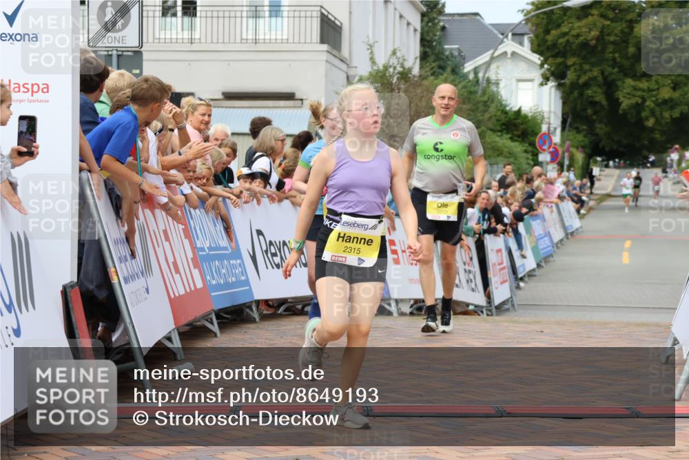 31.08.2025 - 21. Blankeneser Heldenlauf Strokosch-Dieckow http://msf.ph/oto/8649193 31.08.2025 10:50:08 Ziel 2315, 2245, 2313, 3038, 3685 meine-sportfotos.de