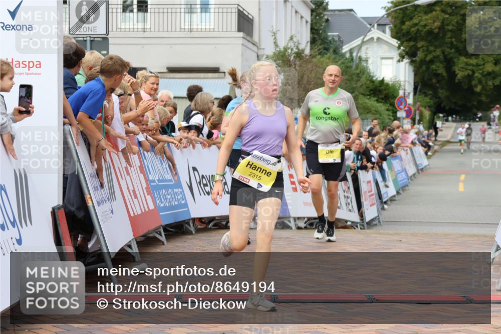 31.08.2025 - 21. Blankeneser Heldenlauf Strokosch-Dieckow http://msf.ph/oto/8649194 31.08.2025 10:50:08 Ziel 2315, 2245, 2313, 3038, 3685 meine-sportfotos.de