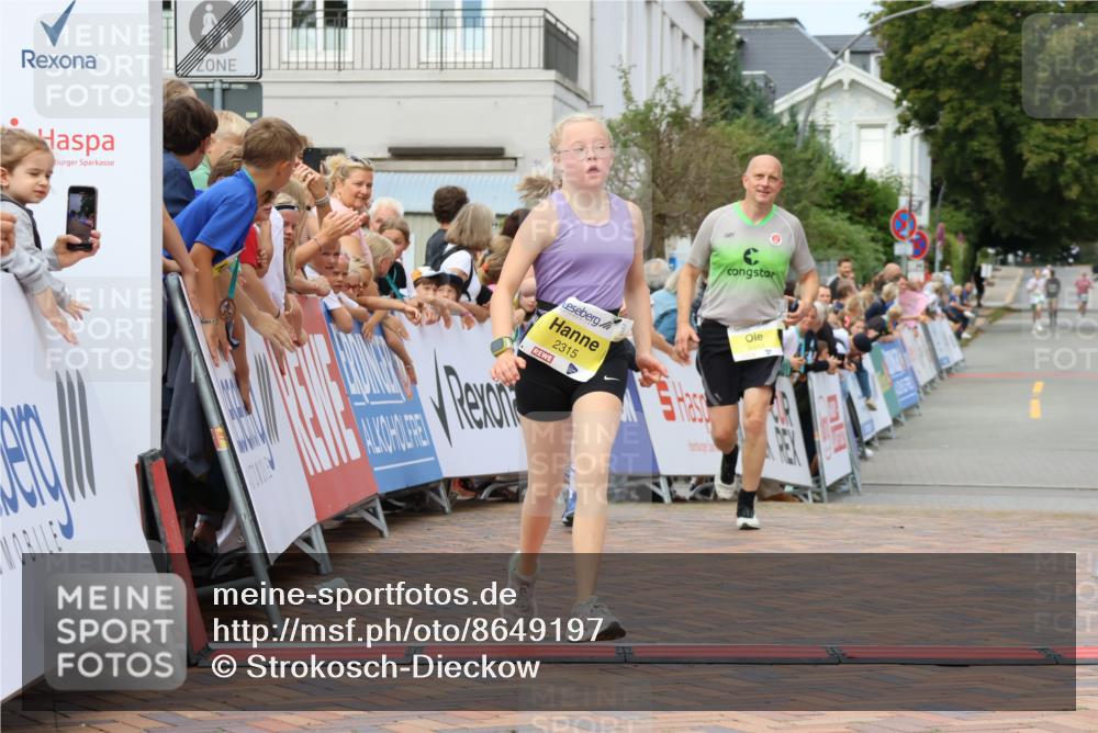 31.08.2025 - 21. Blankeneser Heldenlauf Strokosch-Dieckow http://msf.ph/oto/8649197 31.08.2025 10:50:08 Ziel 2315, 2245, 2313, 3038, 3685 meine-sportfotos.de